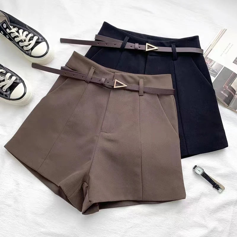 shorts elegante com cinto vintage.