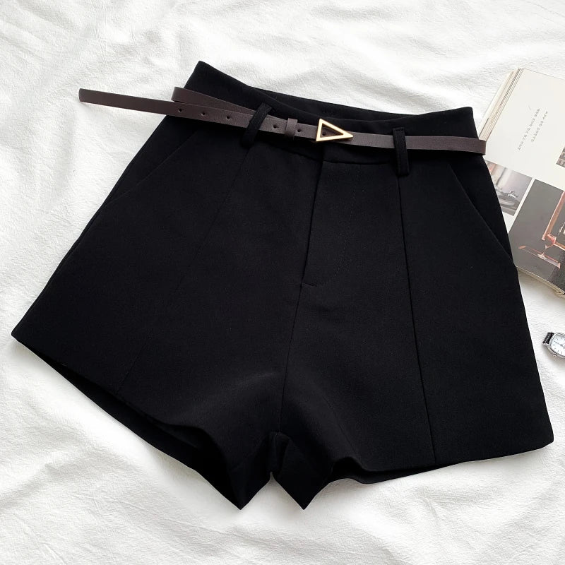 shorts elegante com cinto vintage.