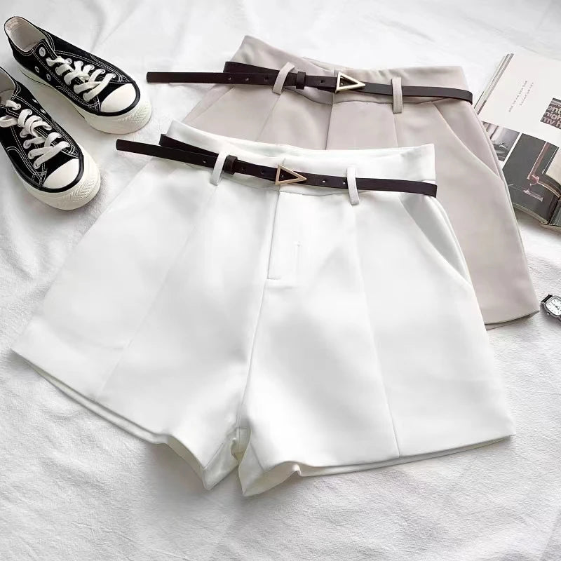 shorts elegante com cinto vintage.