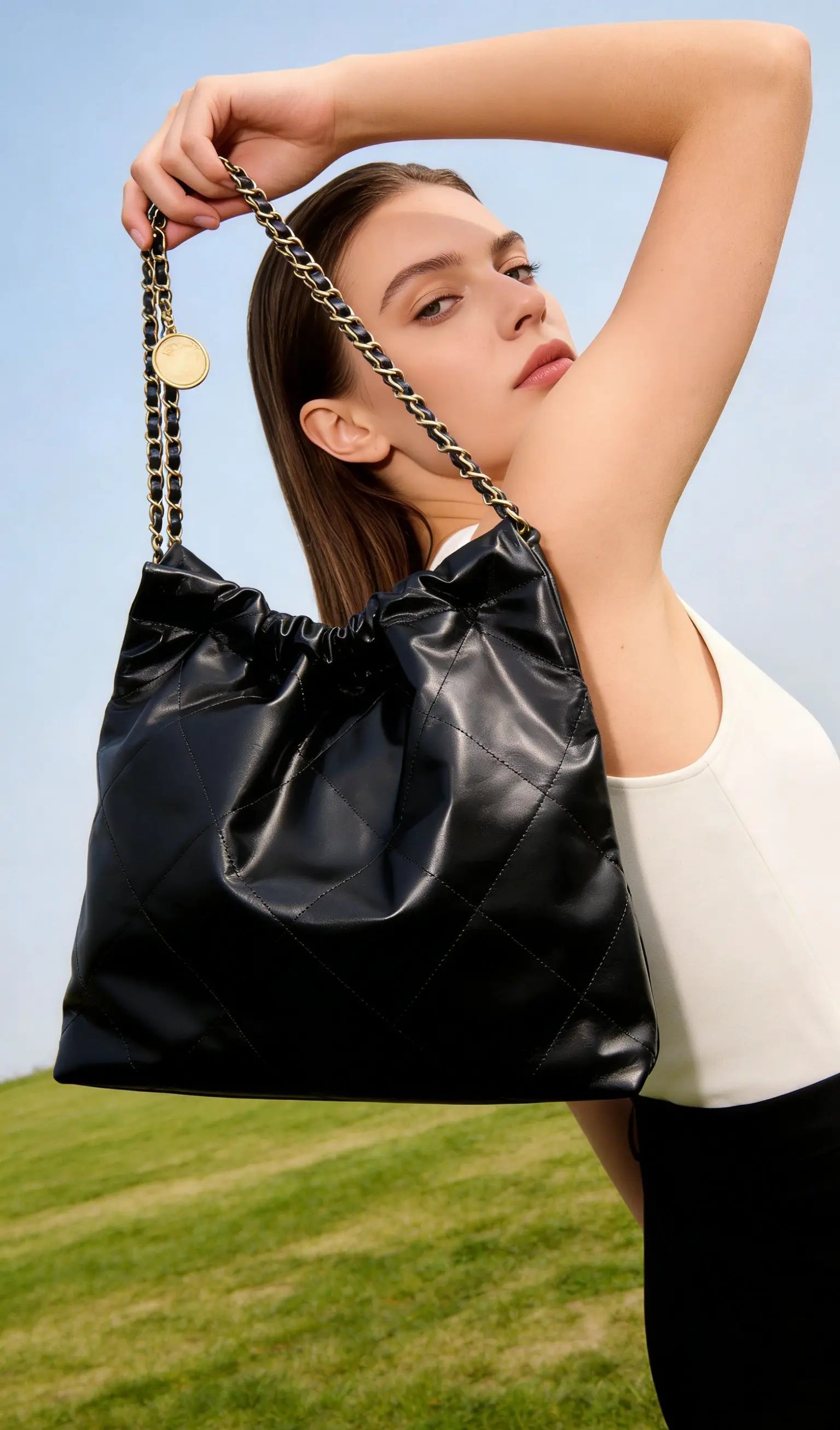 Bolsa de Ombro de Luxo de Designer em Couro Macio.