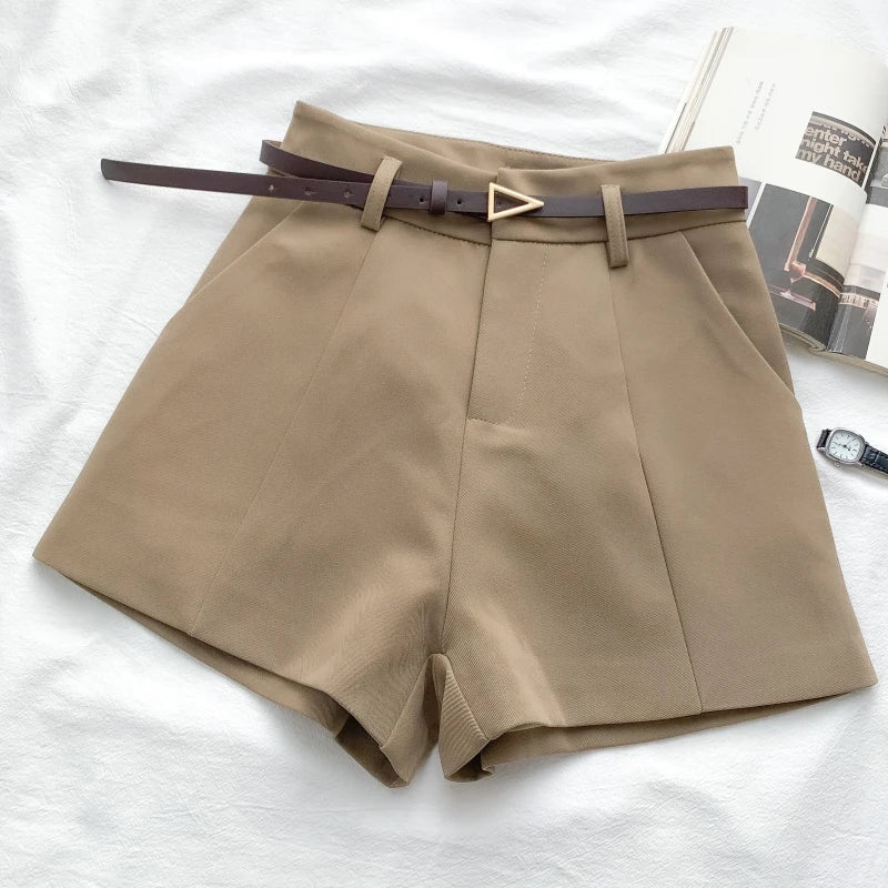 shorts elegante com cinto vintage.