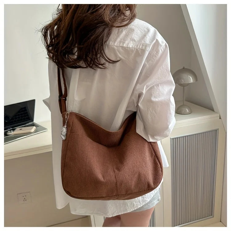 Bolsa de ombro feminina de veludo cotelê, sacola casual listrada de grande capacidade.