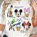 Camiseta estampada com desenhos animados da Disney.