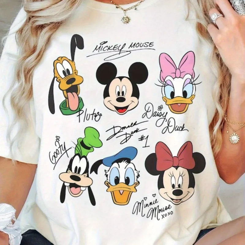 Camiseta estampada com desenhos animados da Disney.