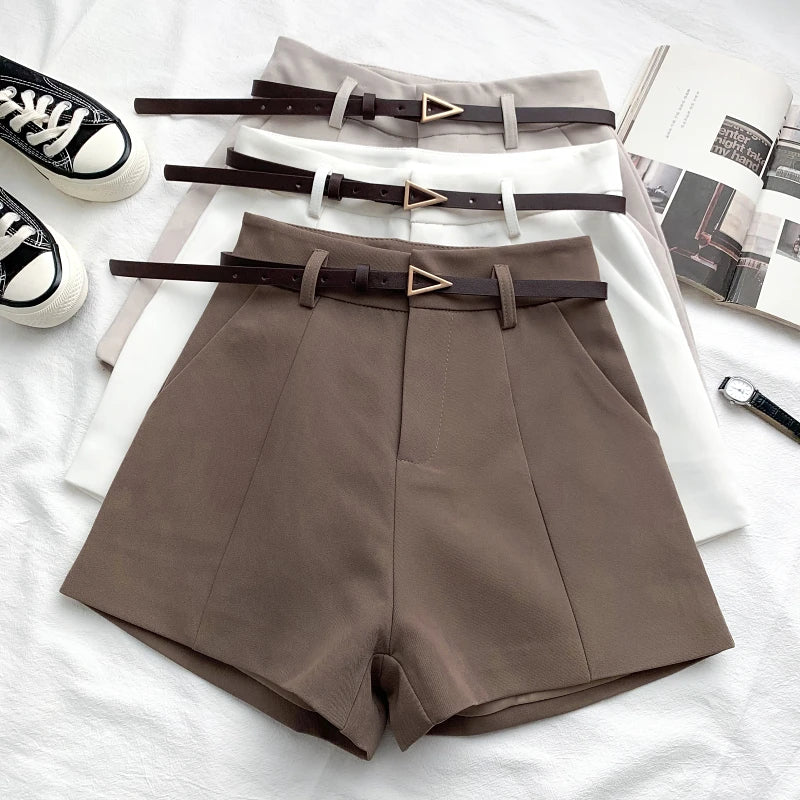 shorts elegante com cinto vintage.