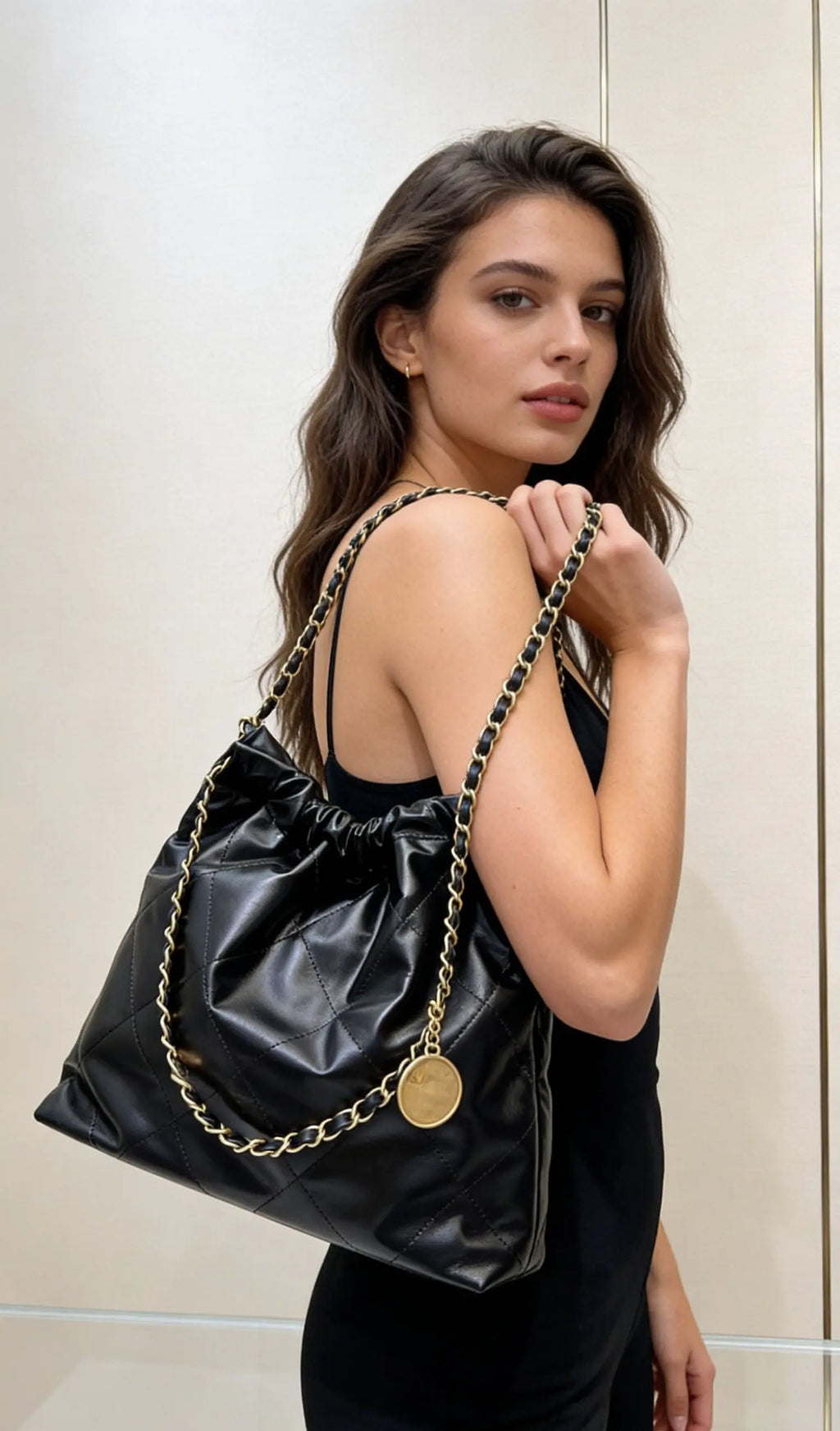 Bolsa de Ombro de Luxo de Designer em Couro Macio.