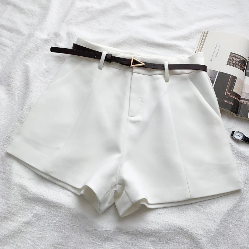 shorts elegante com cinto vintage.