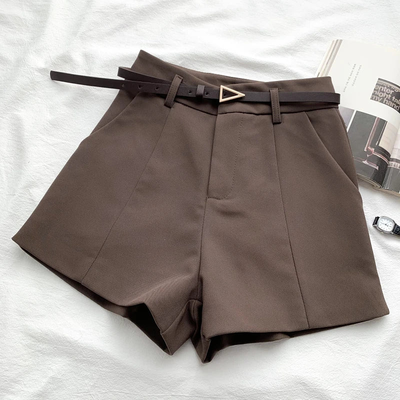 shorts elegante com cinto vintage.